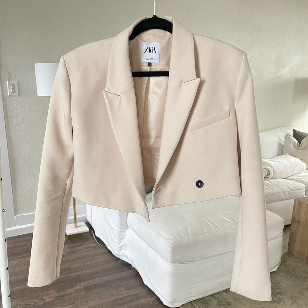 Zara Cropped Blazer size M